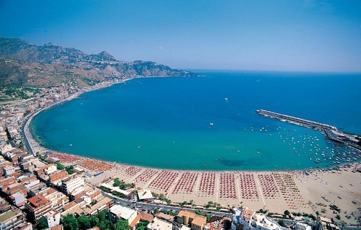 B&B A Casa Di Amici Giardini Naxos Bagian luar foto