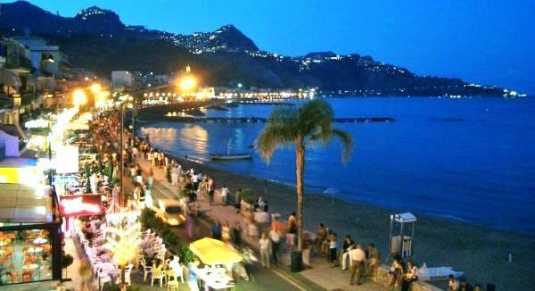 B&B A Casa Di Amici Giardini Naxos Bagian luar foto
