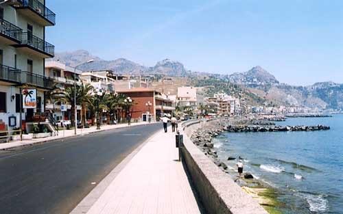 B&B A Casa Di Amici Giardini Naxos Bagian luar foto