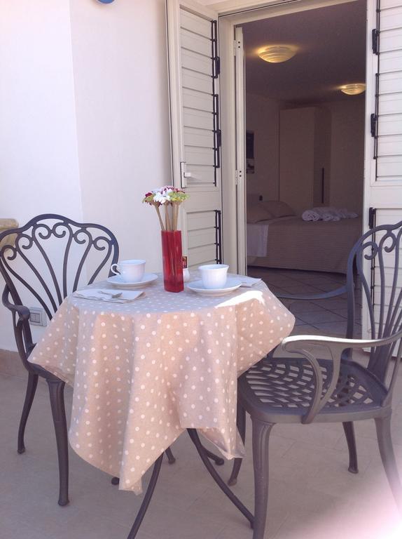 B&B A Casa Di Amici Giardini Naxos Bagian luar foto