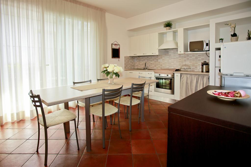 B&B A Casa Di Amici Giardini Naxos Bagian luar foto