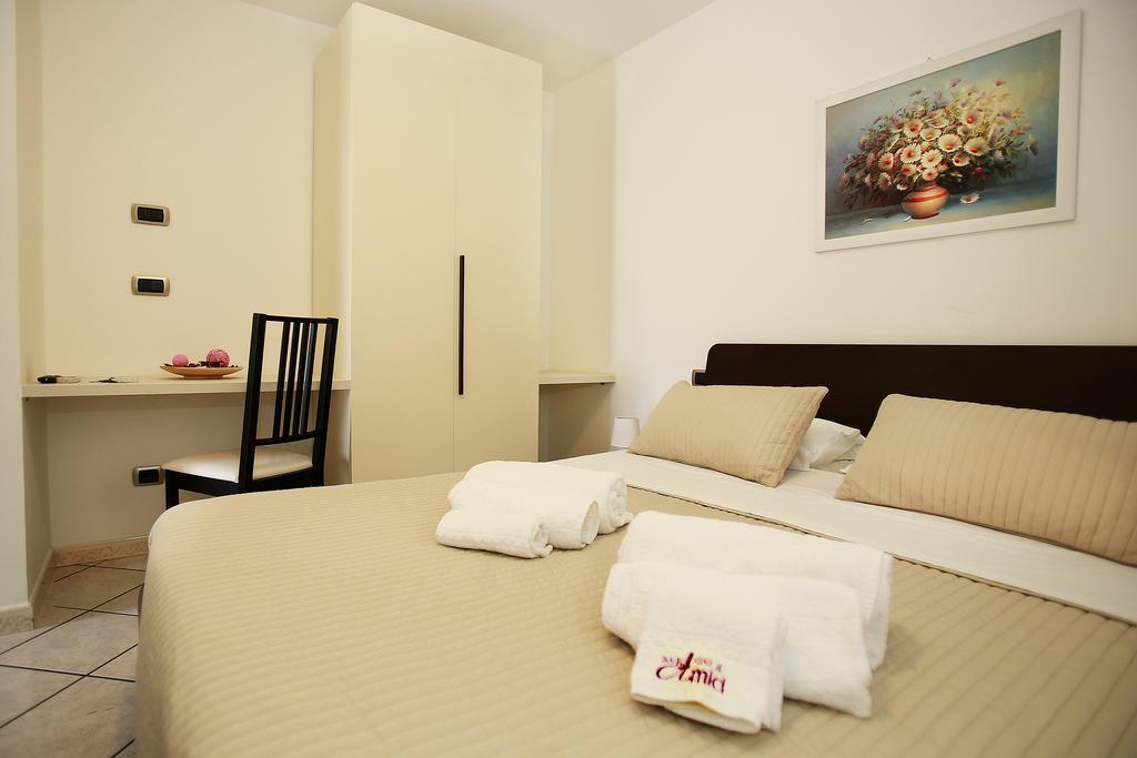 B&B A Casa Di Amici Giardini Naxos Bagian luar foto