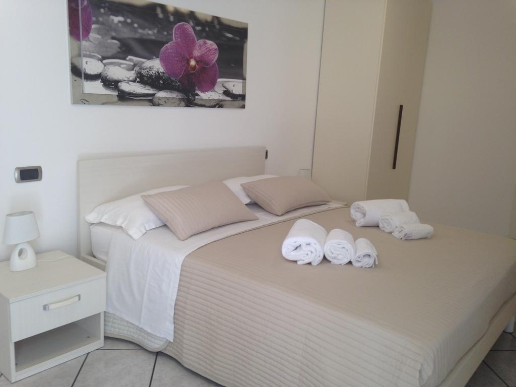 B&B A Casa Di Amici Giardini Naxos Bagian luar foto