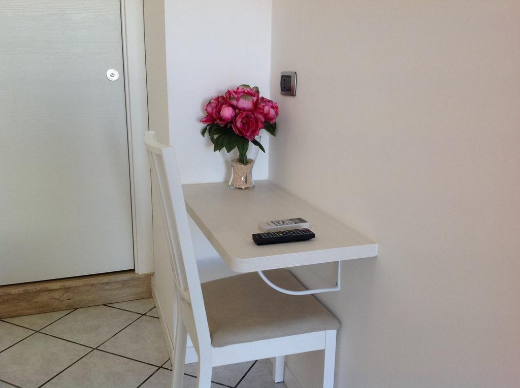 B&B A Casa Di Amici Giardini Naxos Bagian luar foto