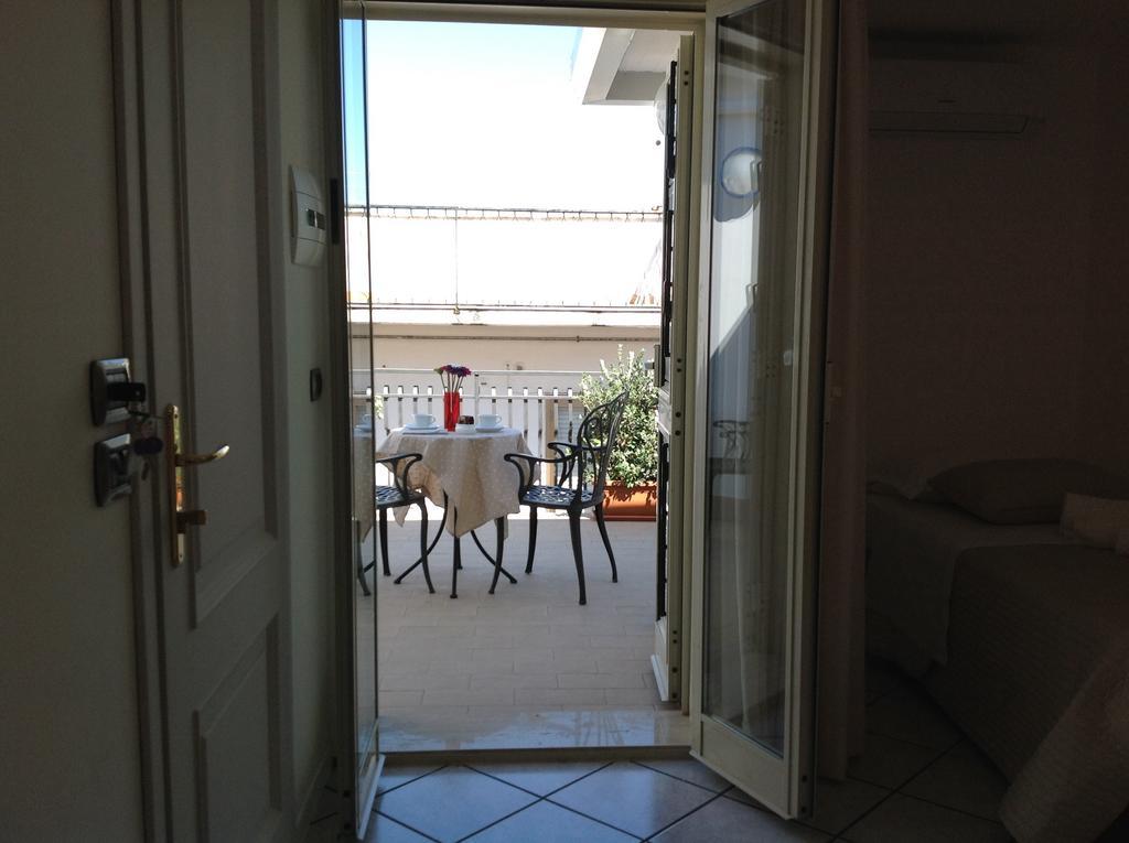 B&B A Casa Di Amici Giardini Naxos Bagian luar foto