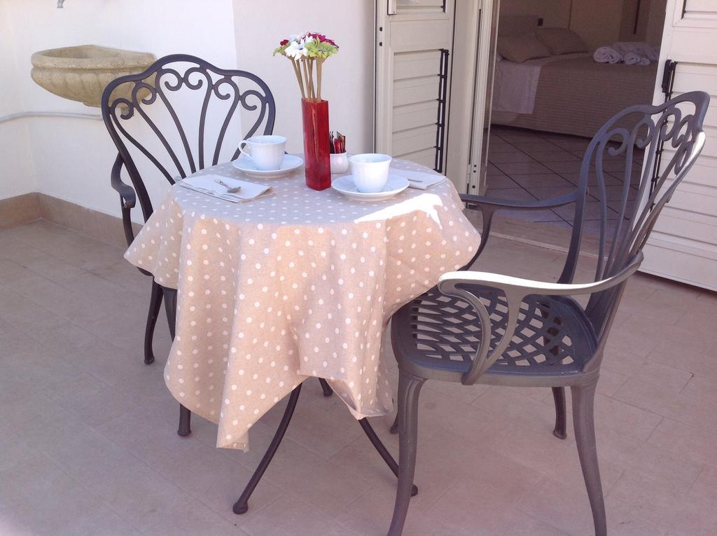 B&B A Casa Di Amici Giardini Naxos Bagian luar foto