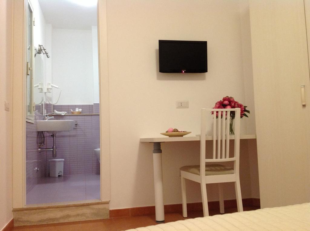 B&B A Casa Di Amici Giardini Naxos Bagian luar foto