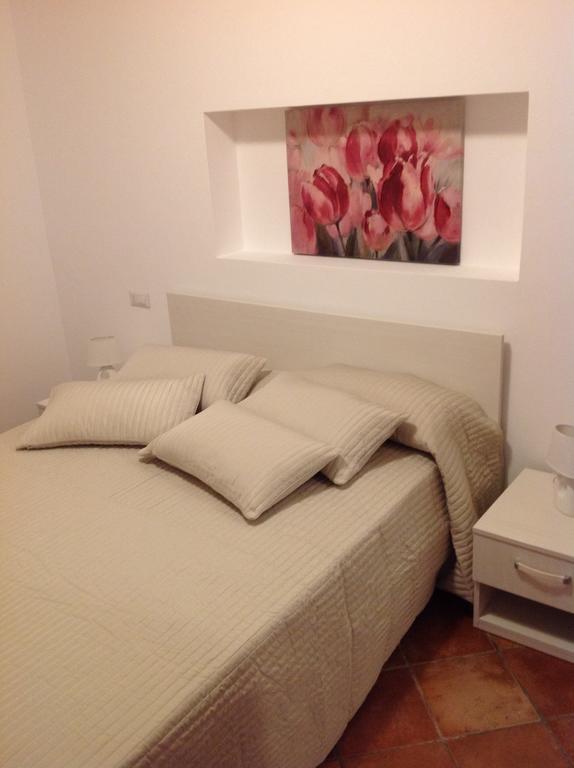 B&B A Casa Di Amici Giardini Naxos Ruang foto