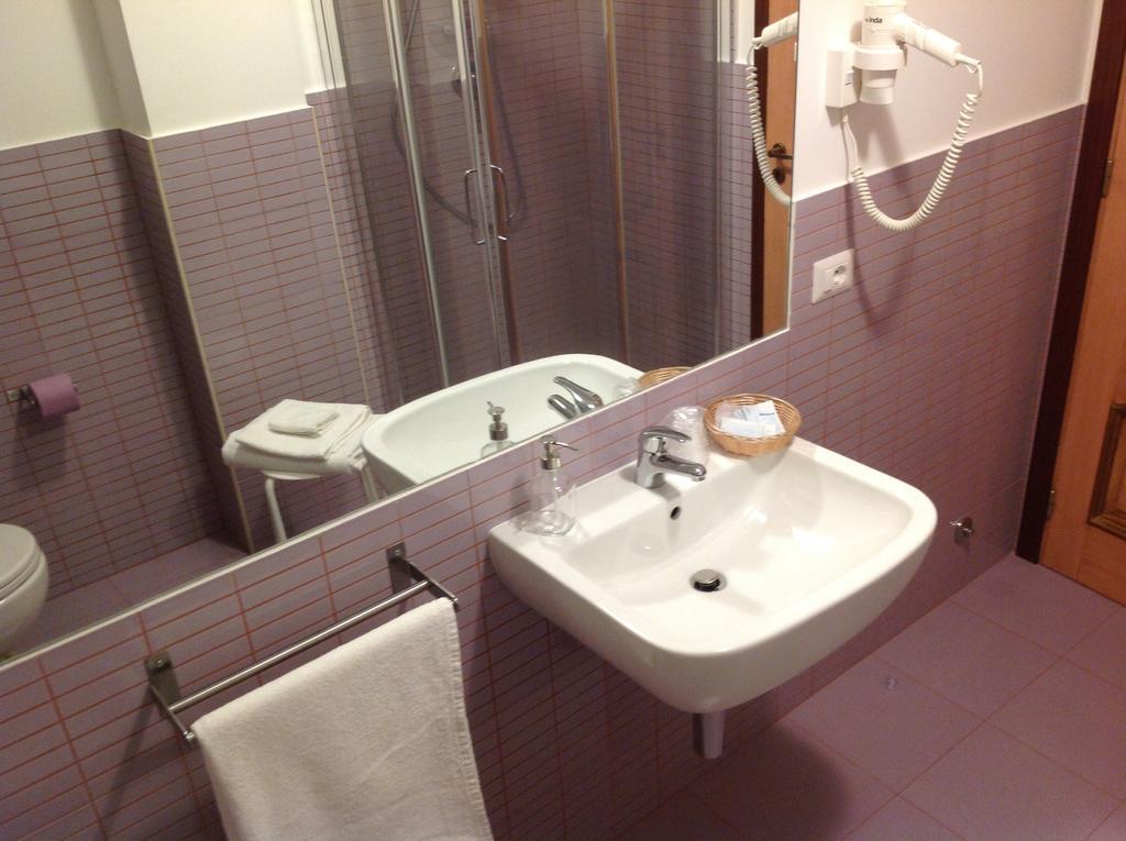 B&B A Casa Di Amici Giardini Naxos Bagian luar foto